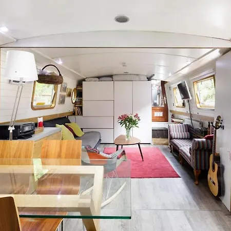 Slash Arts Houseboat On Secluded Mooring In Central London Exterior photo